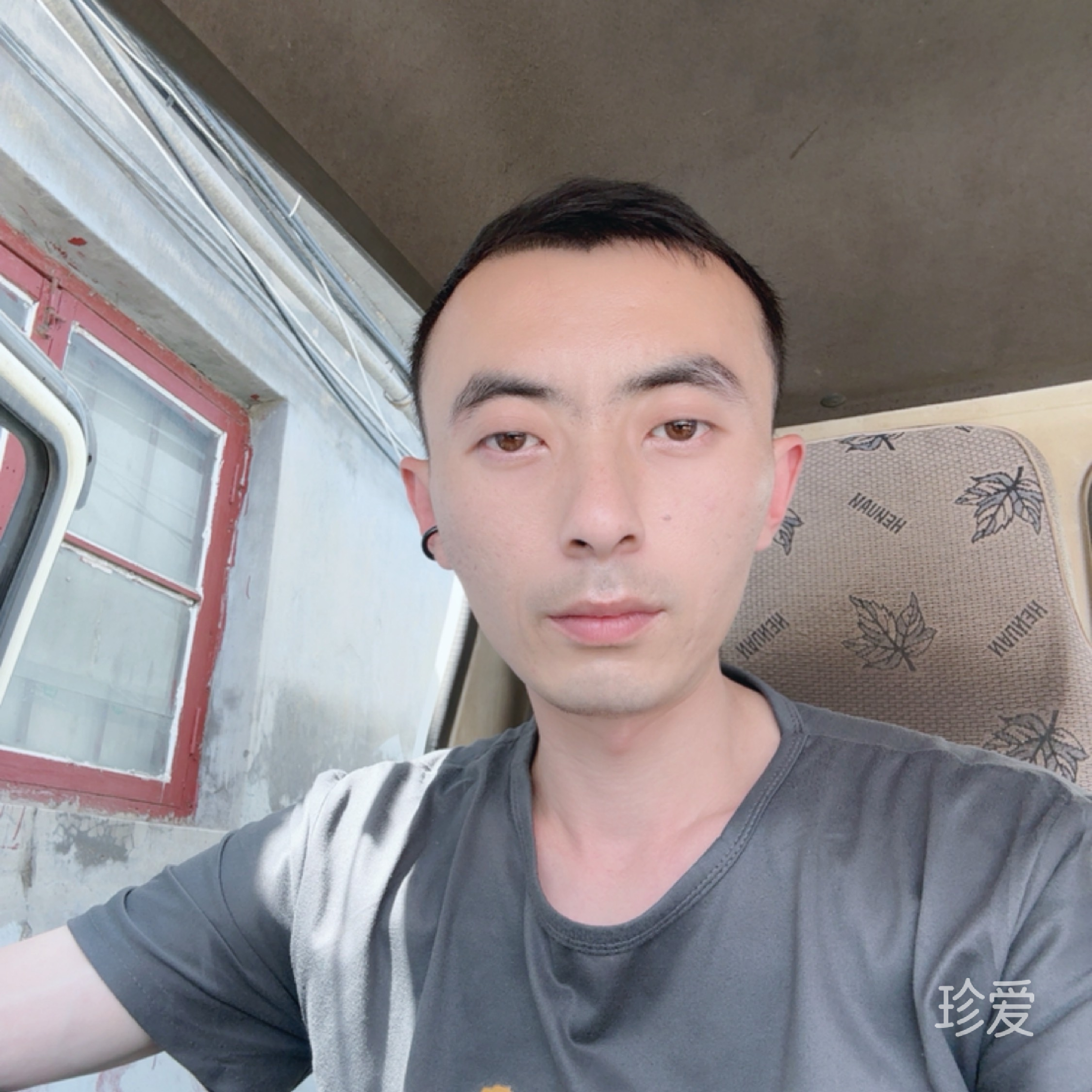 丶默