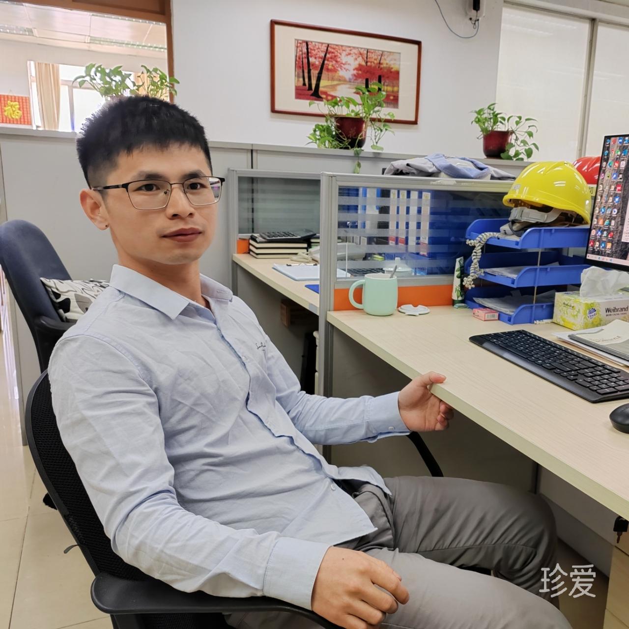 悬崖边的树