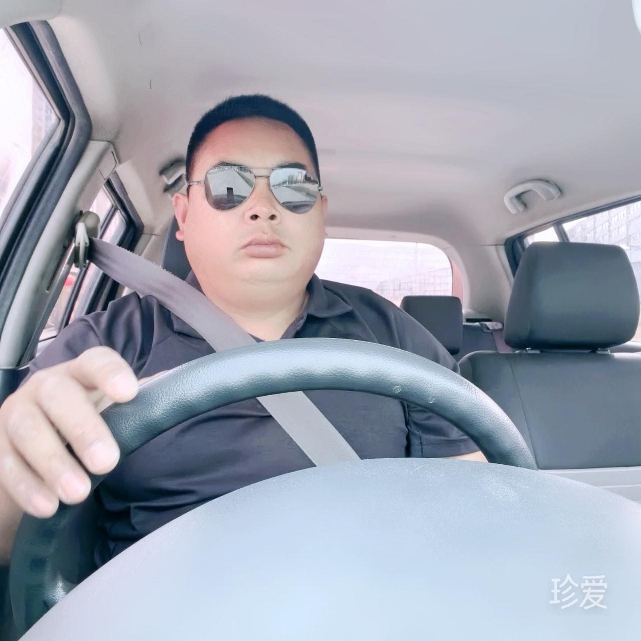天空淡蓝