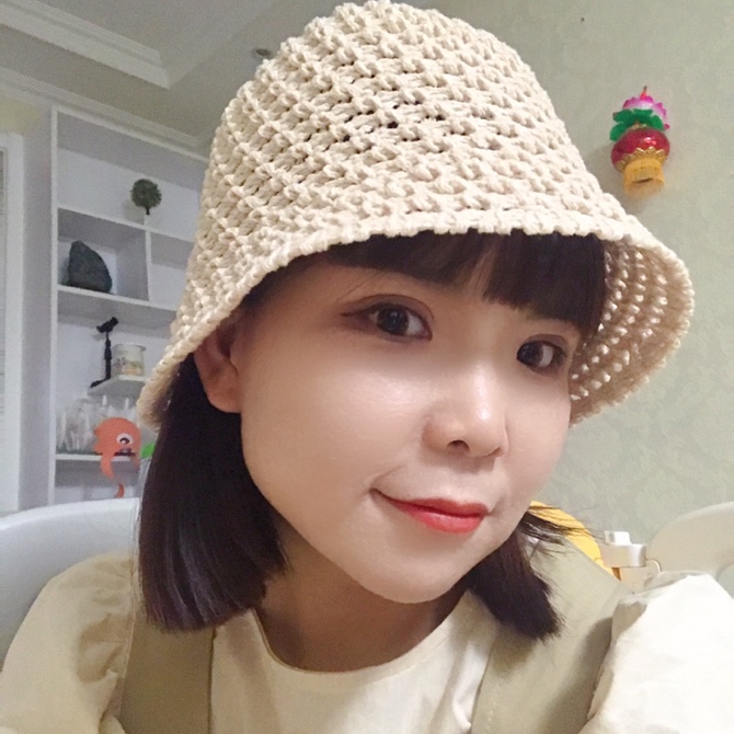 帆布鞋的馬尾辮