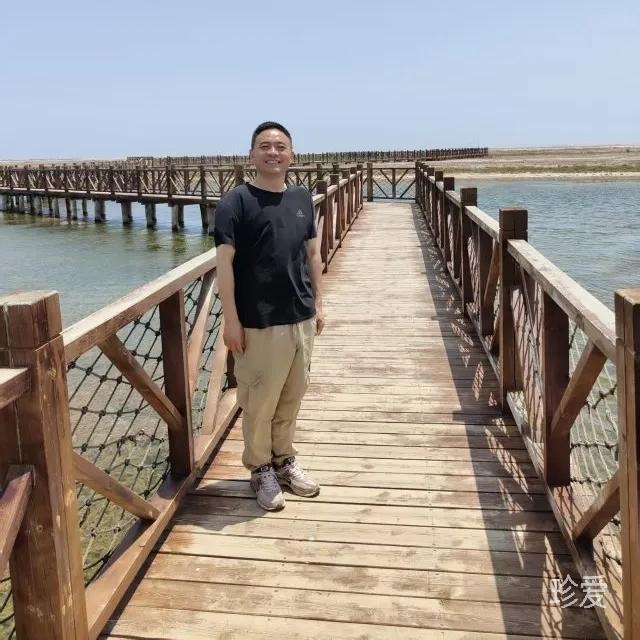 等爱小伟