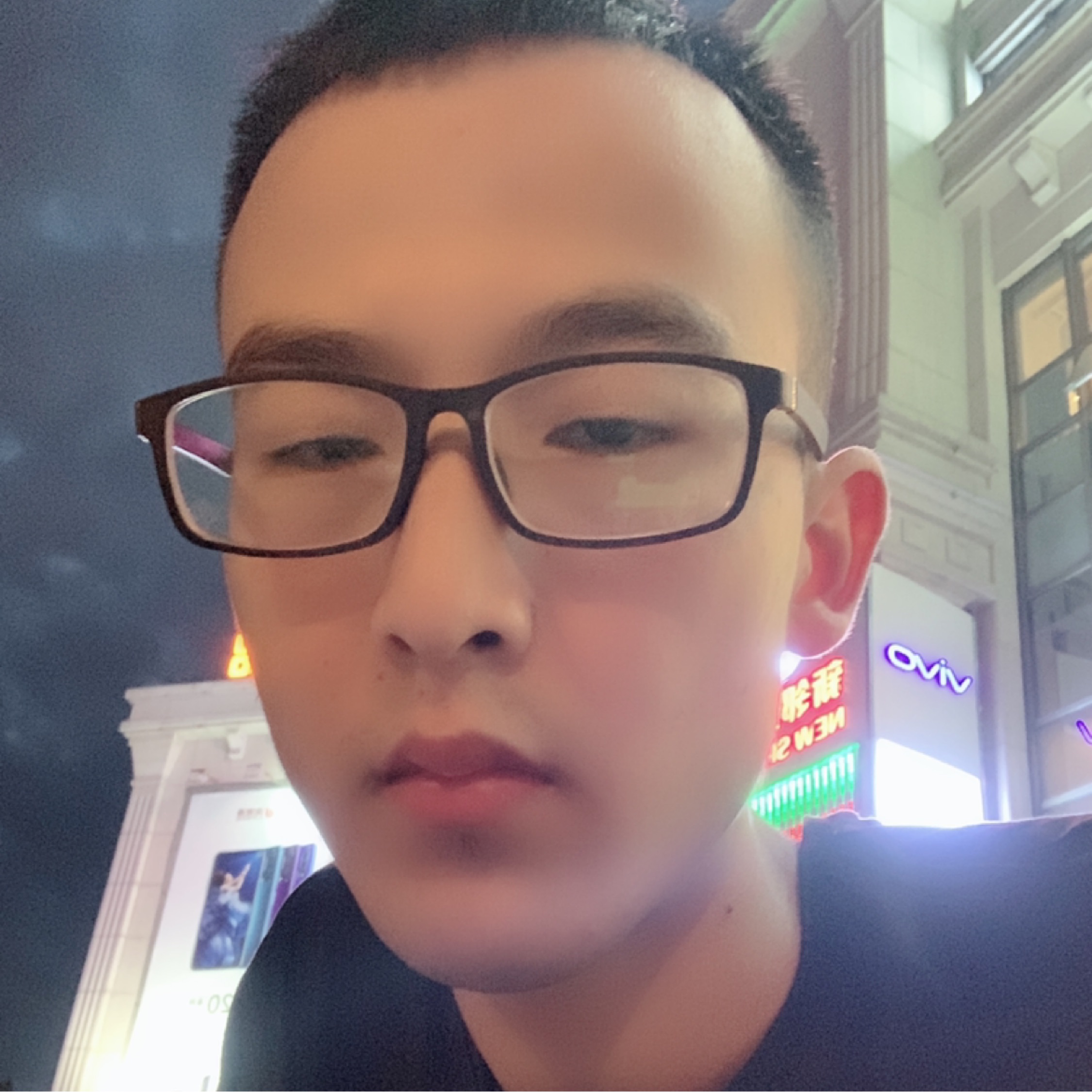 執(zhí)筆挽青衣