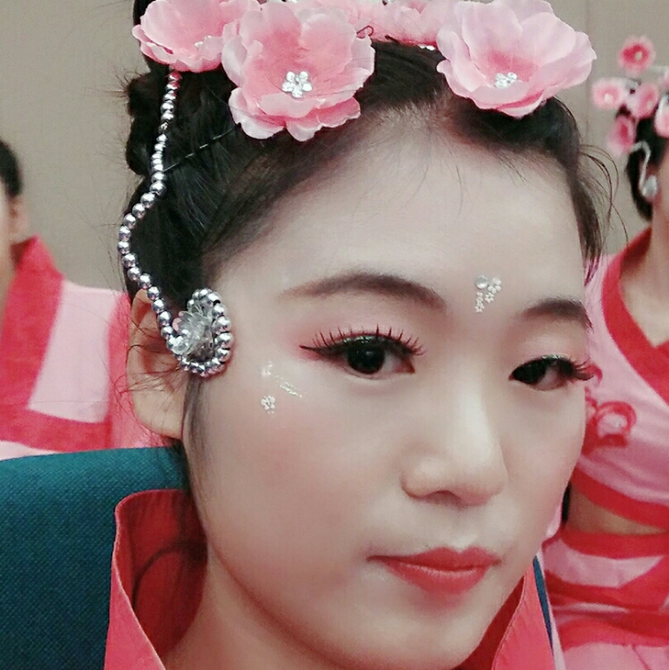 莉莉