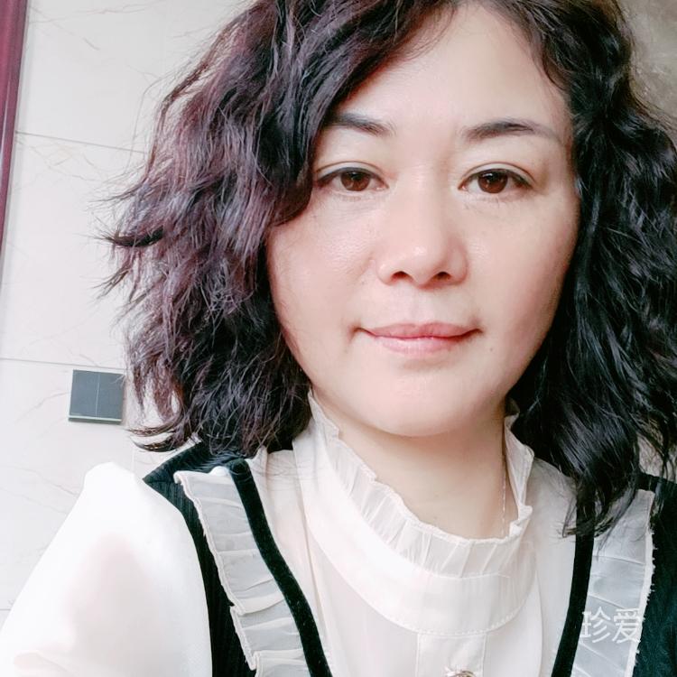 阳光照在屋檐下