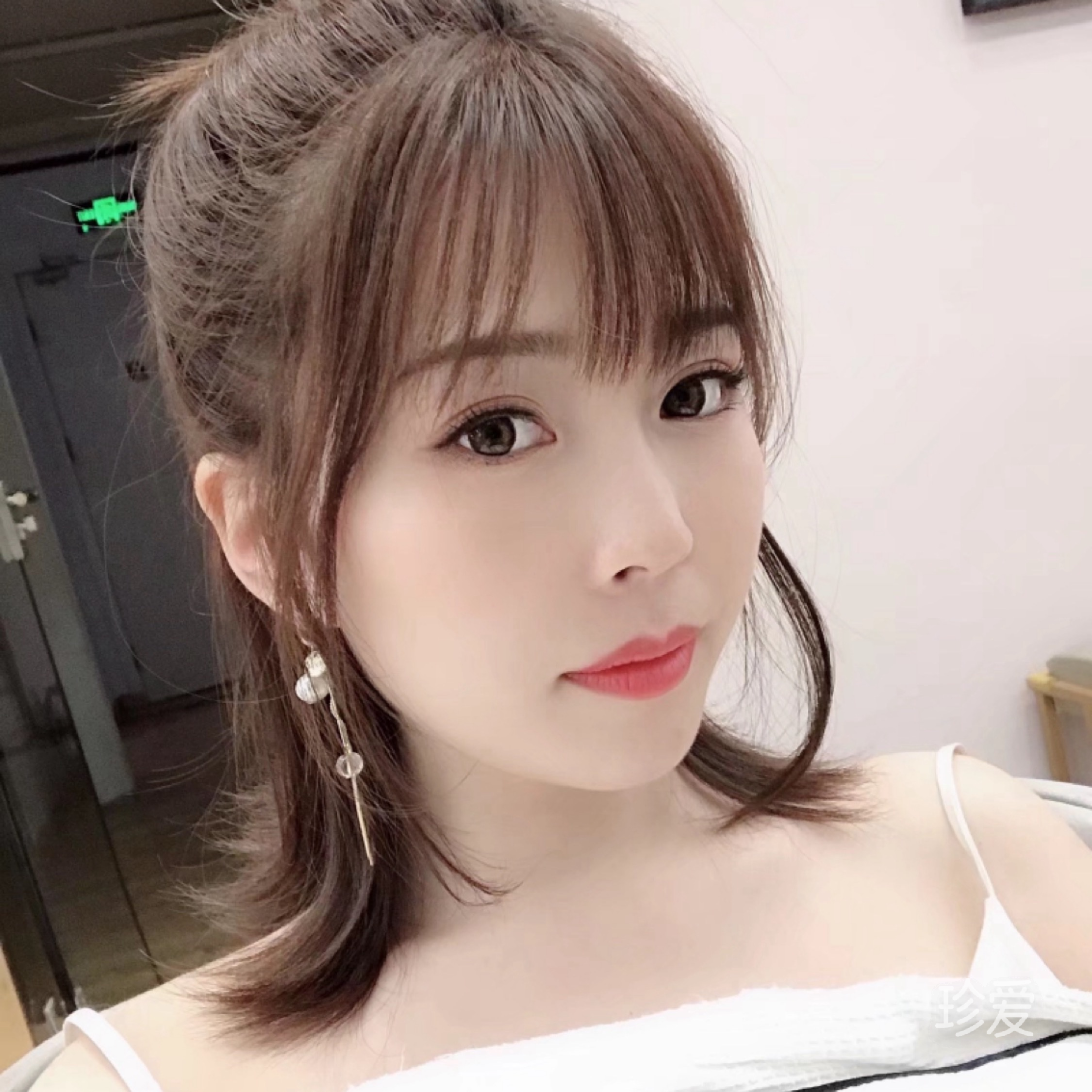 爱吃香菜的酱酱