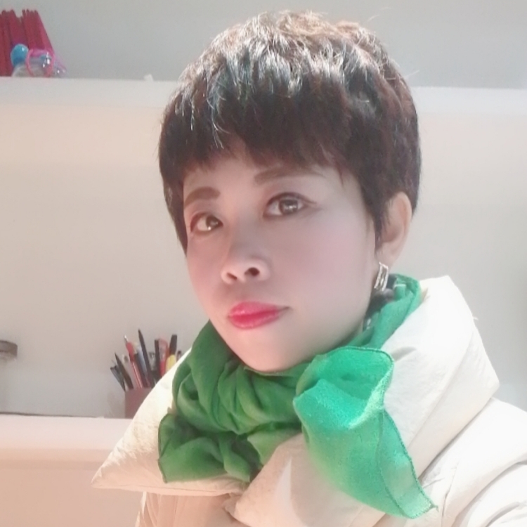 陽光照在屋檐下