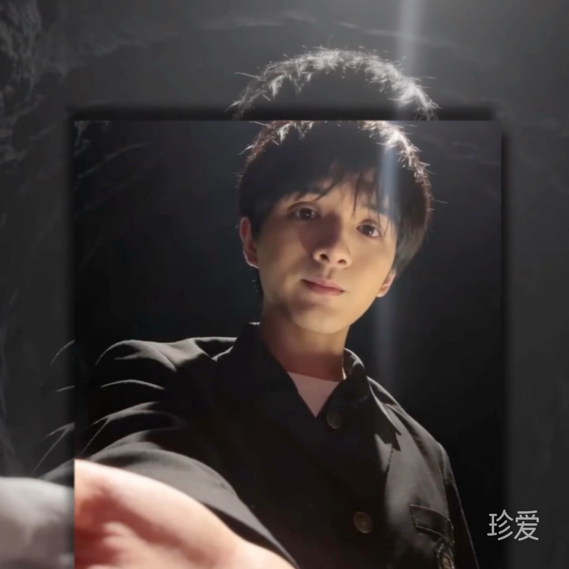 陪她闹