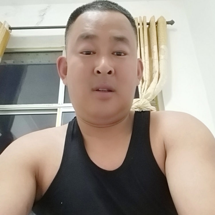 三颗牙齿晒太阳