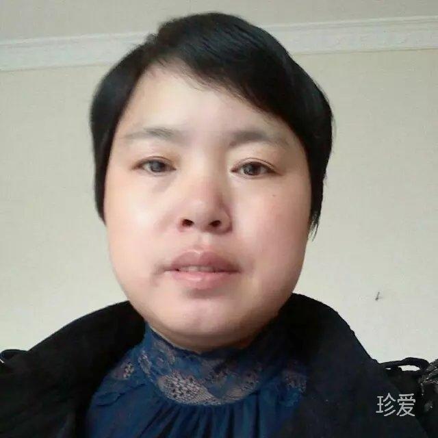 莲花出泥泞而不染