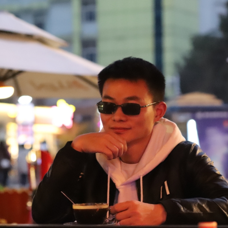 首尔的俏丽榕树