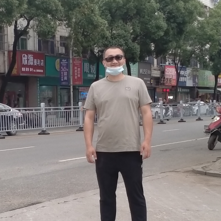 隔壁村的小傻子