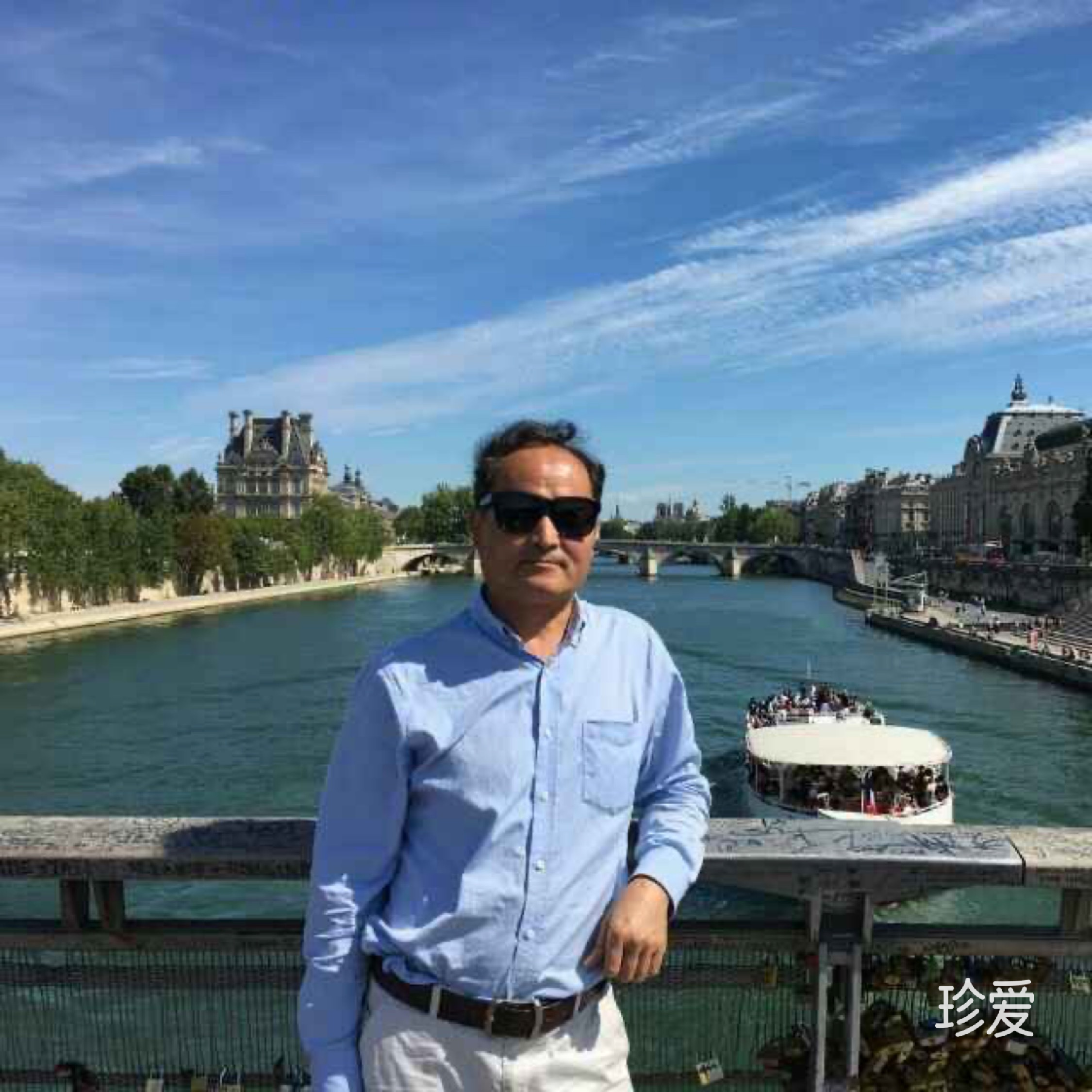 退休律師愛彈琴