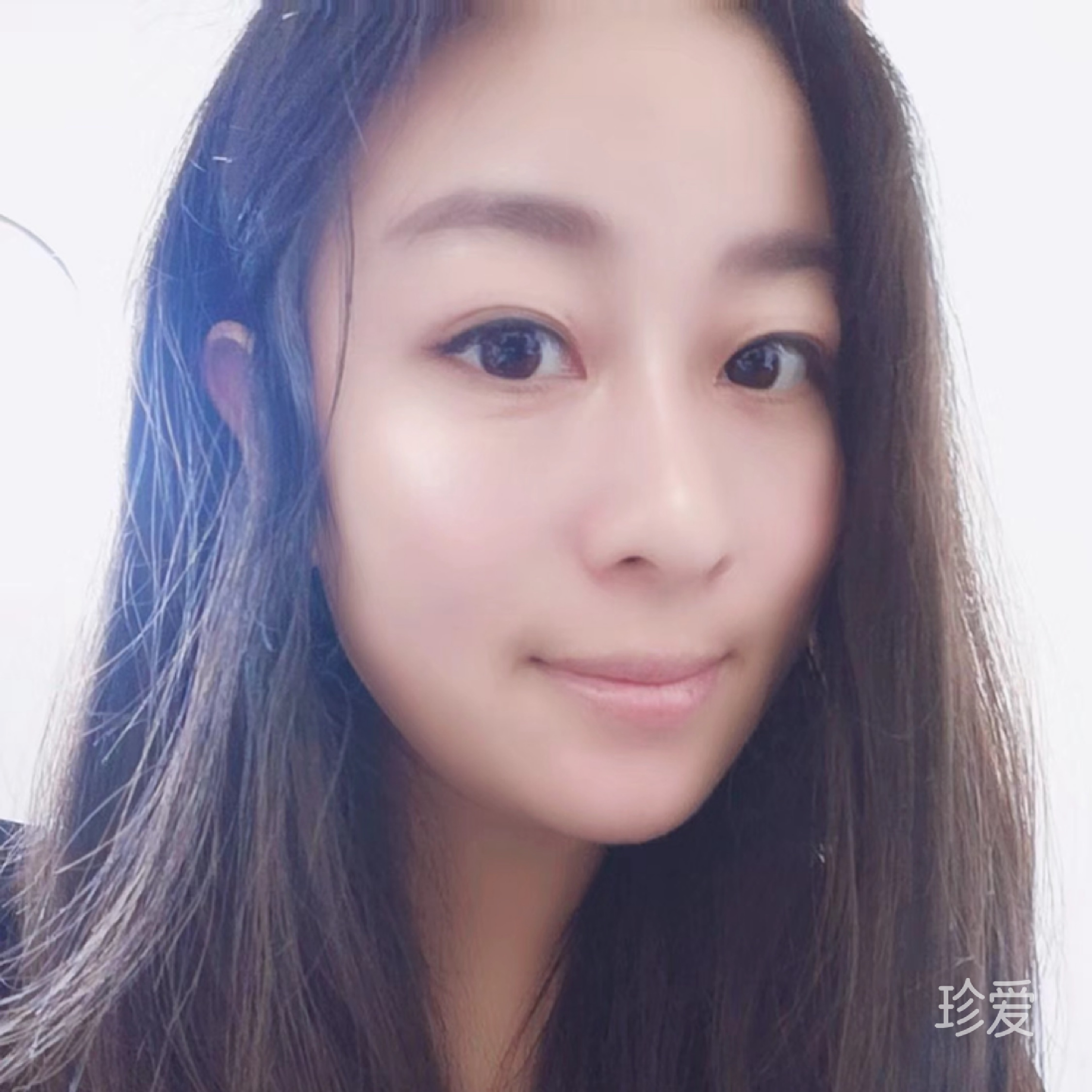 爱冰淇淋的小姐姐