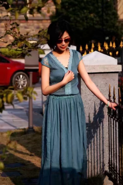 搖曳在風中的小草