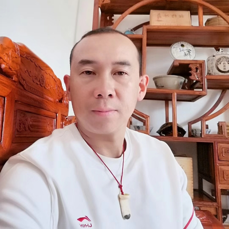 中笑云長(zhǎng)