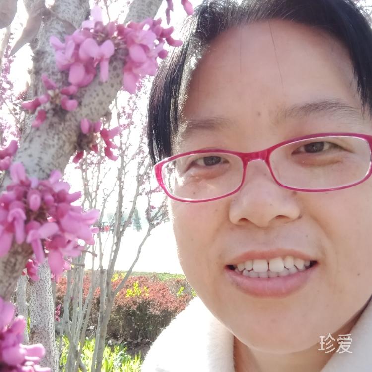 長(zhǎng)皺紋的小女孩