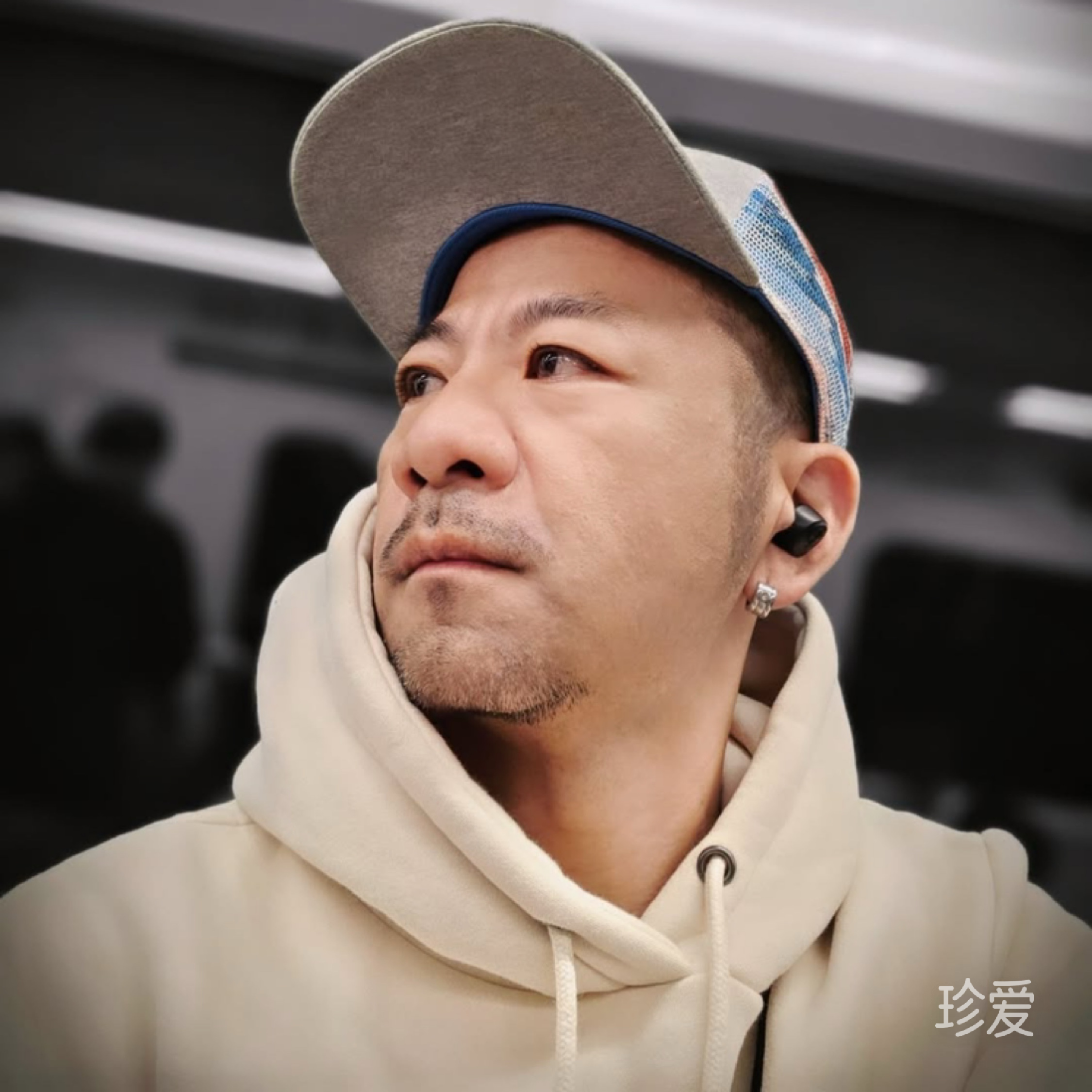 独居中年人