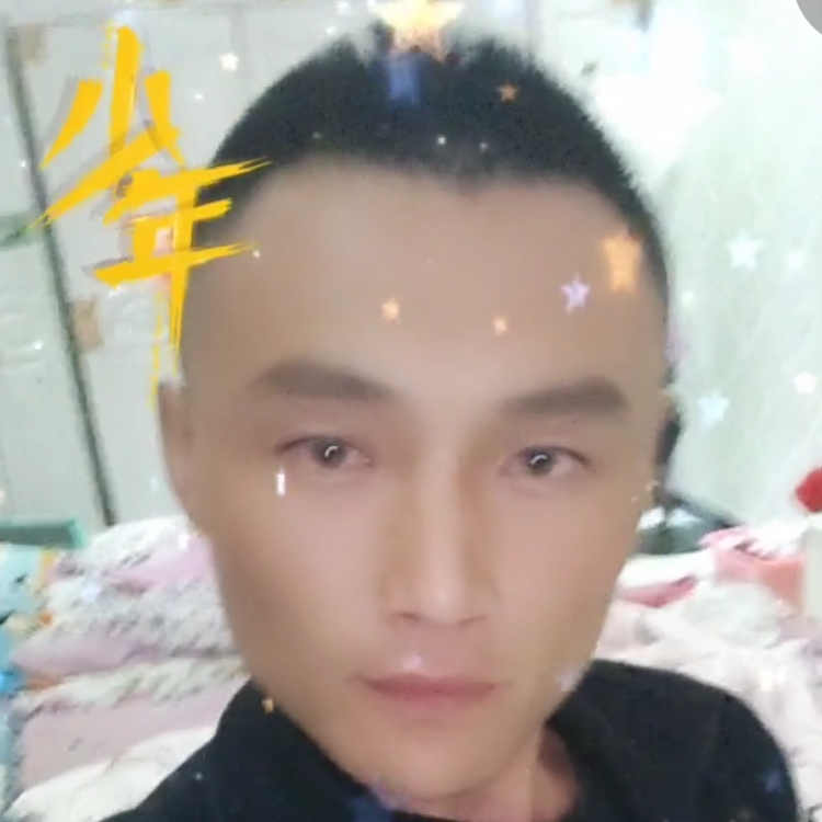 坐在樓頂看月亮