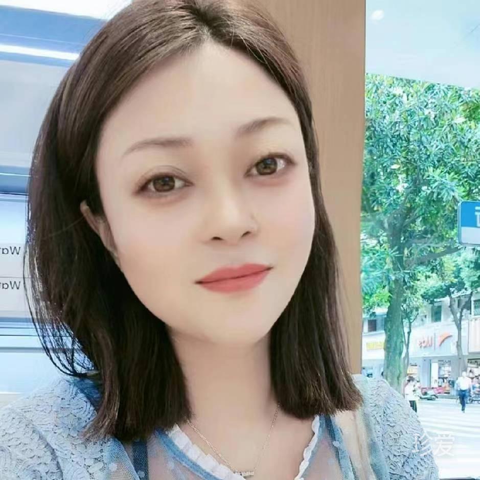 摇曳在风中的小草