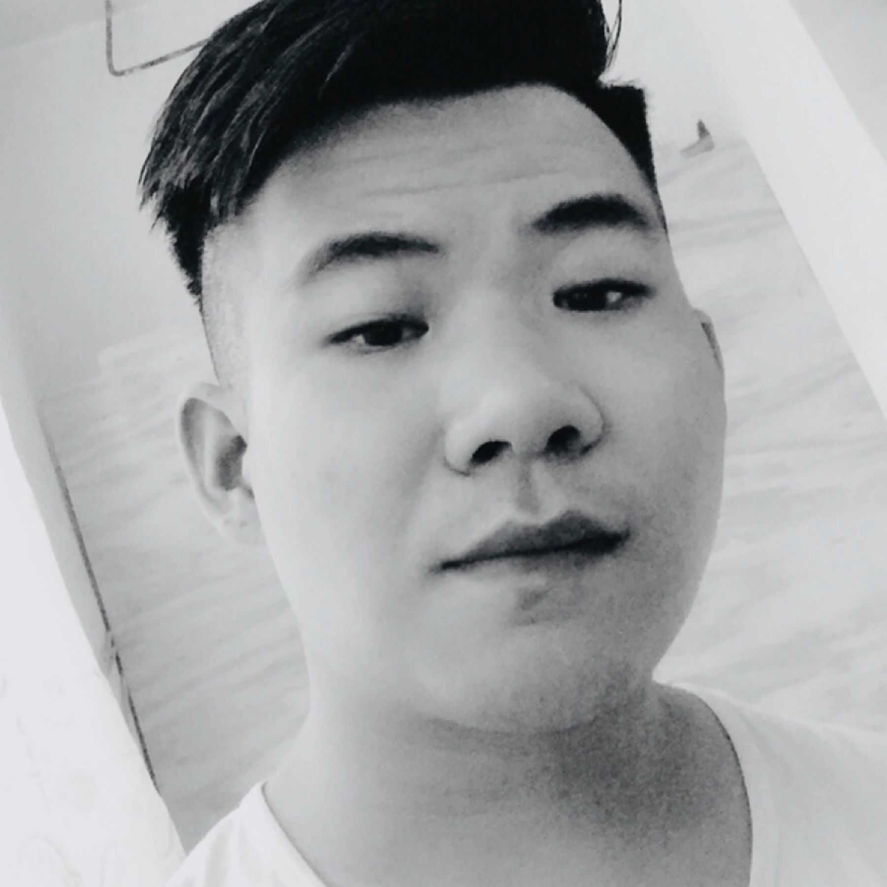 林哥在吃麻辣燙