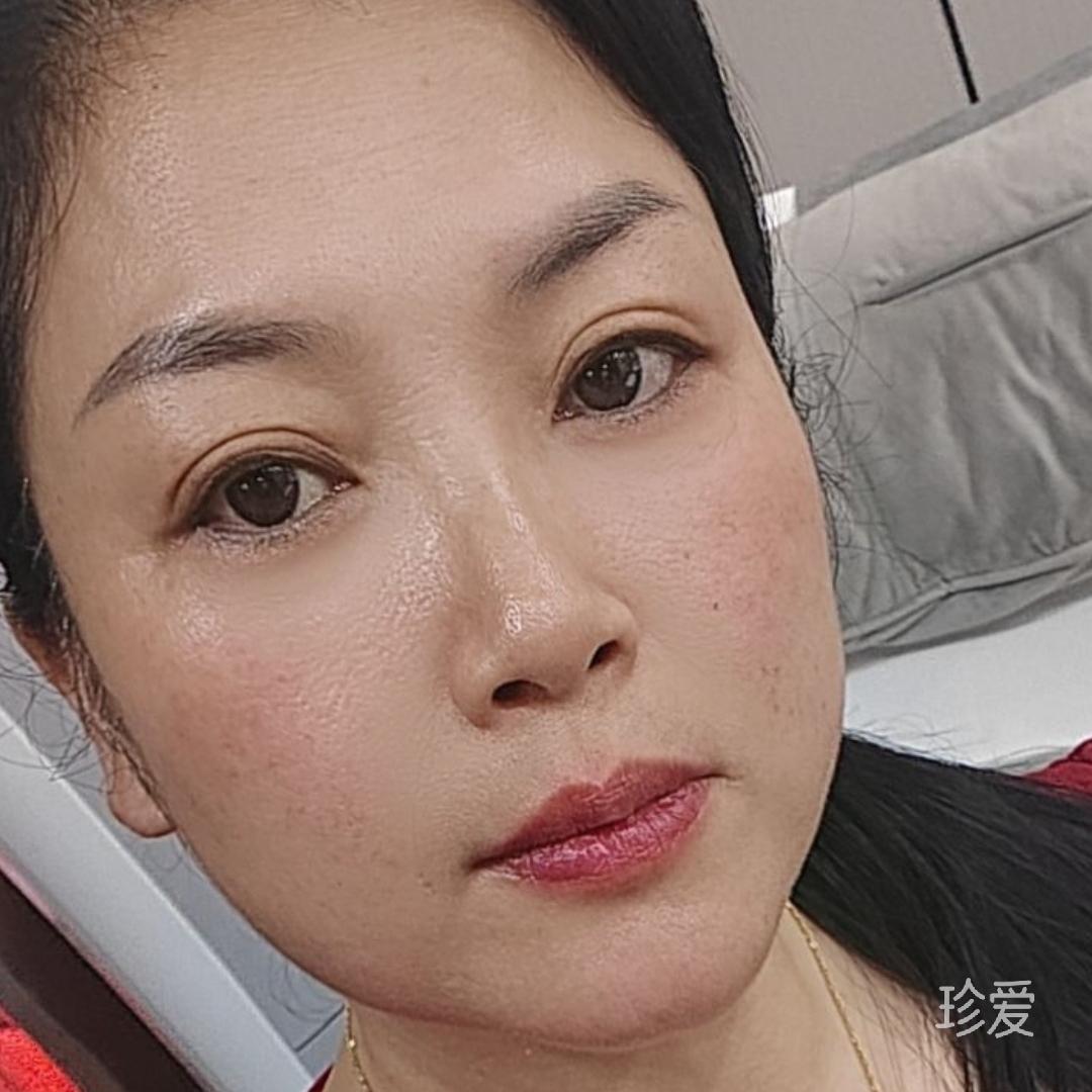 依依
