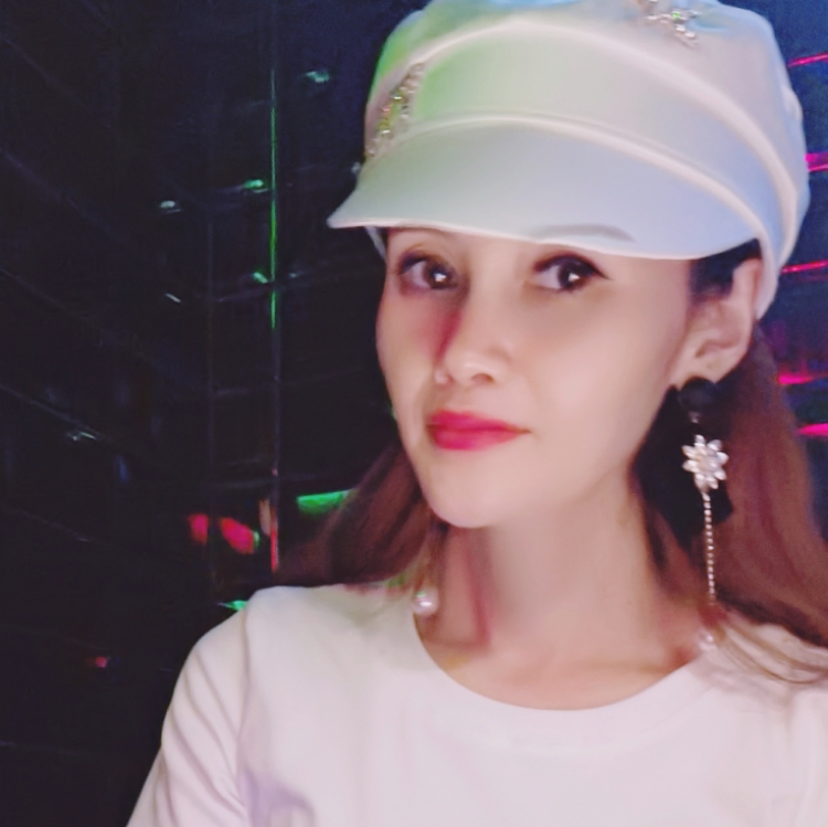 一個(gè)人再哭