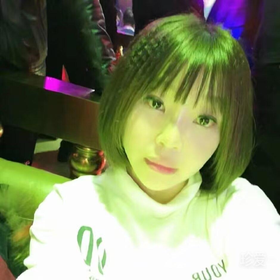 捏小白兔的猪