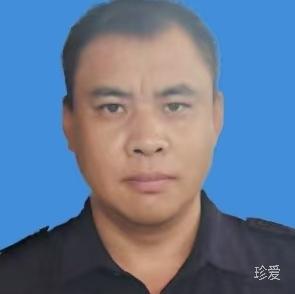 对面的女孩看过来