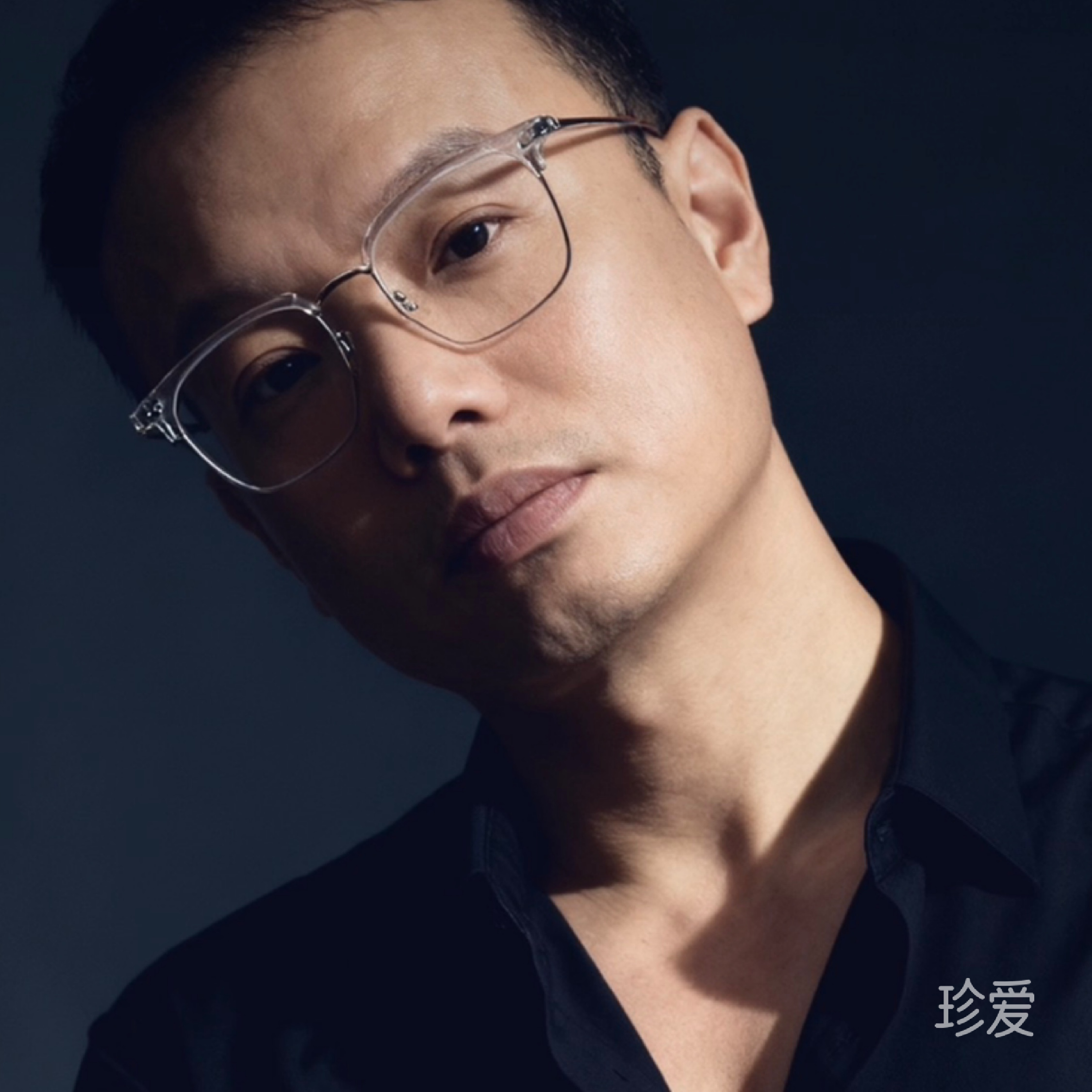 默然不语