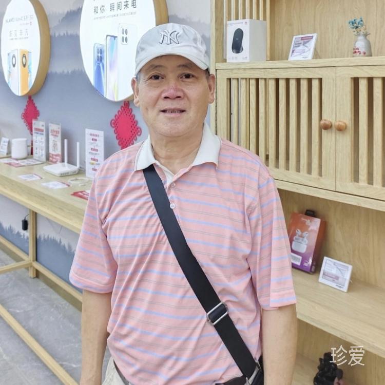 爱穿体恤的男人