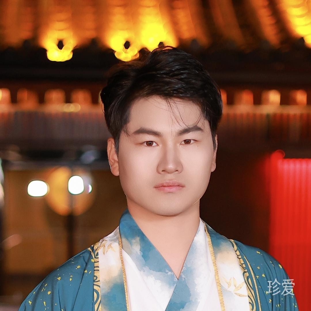 小明一直坐在那