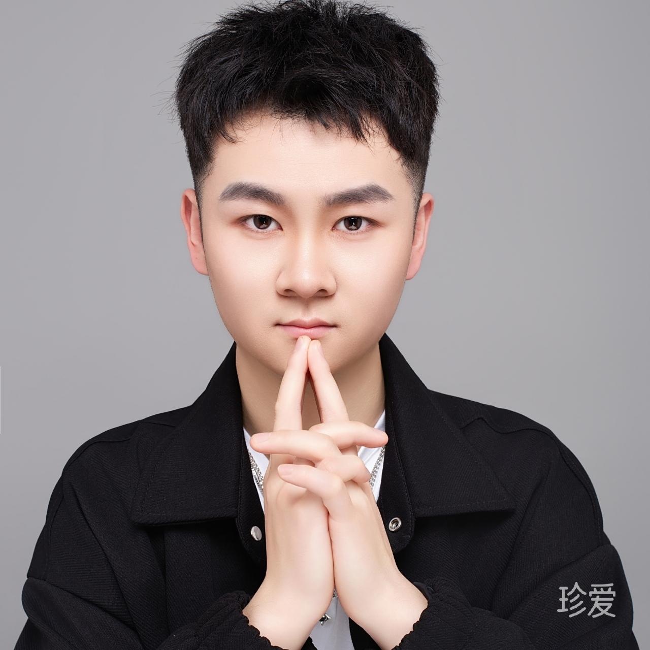 阳光快乐大男孩