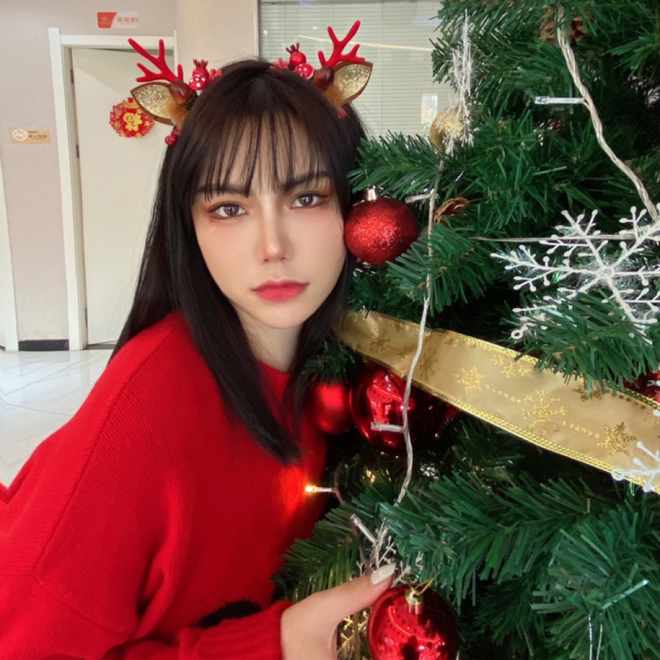 深黄色的革叶茴芹