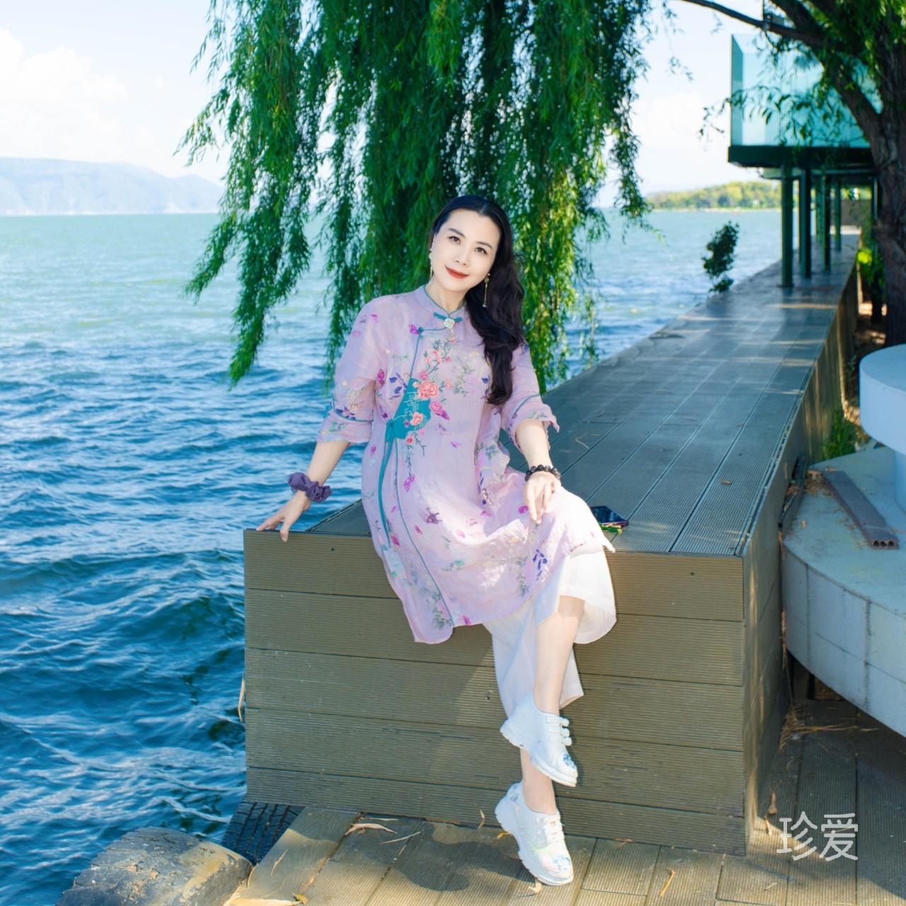 旗袍与红酒