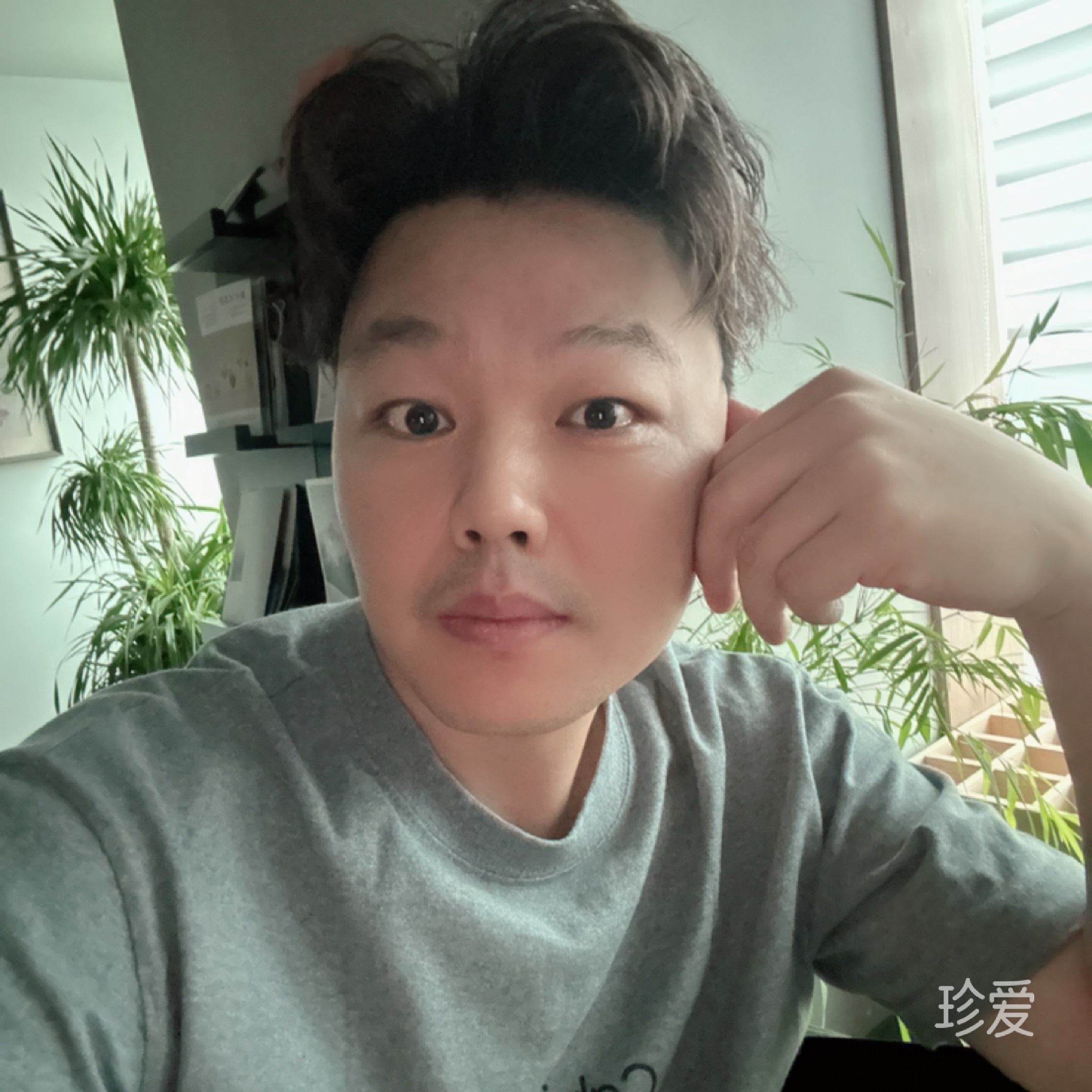 某某走走