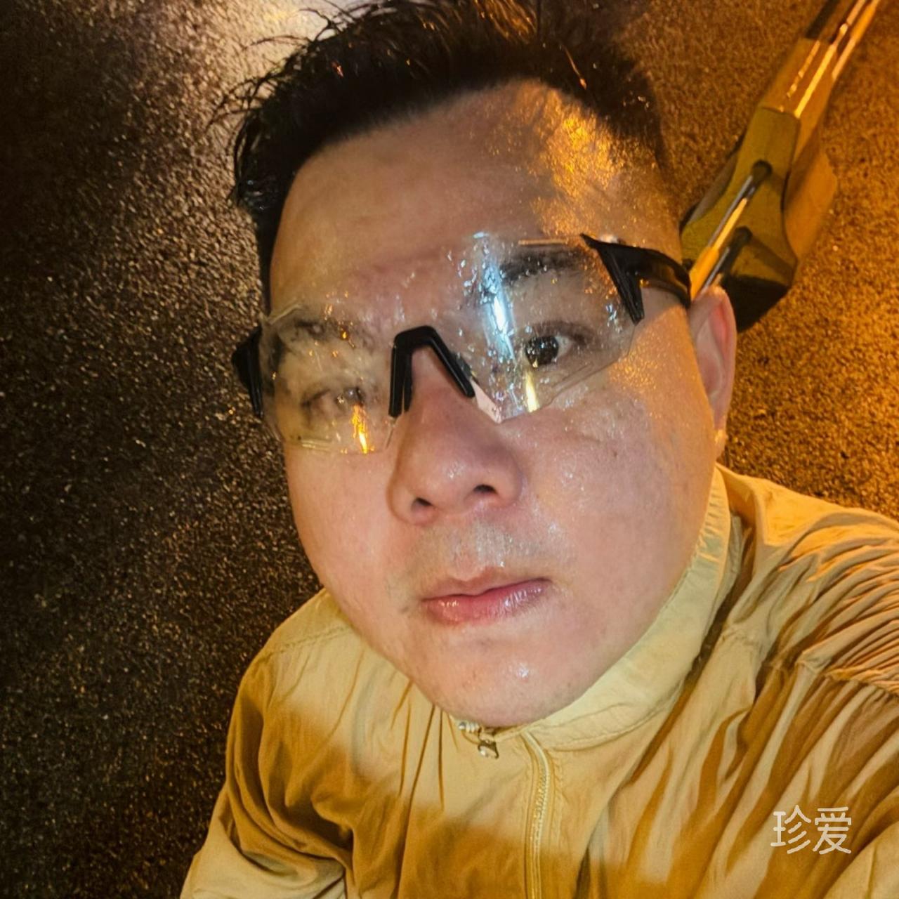 攜手相愛(ài)一萬(wàn)年