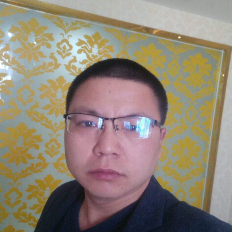 一个寂寞的青少年