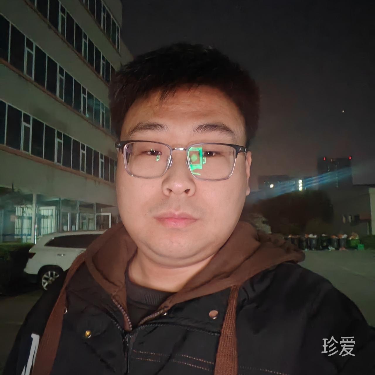 小何不想上班
