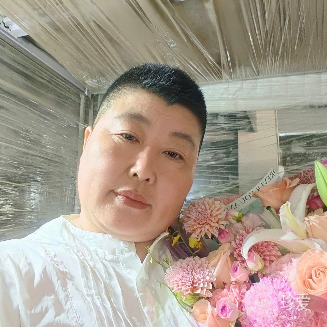 一個(gè)愛笑的女孩