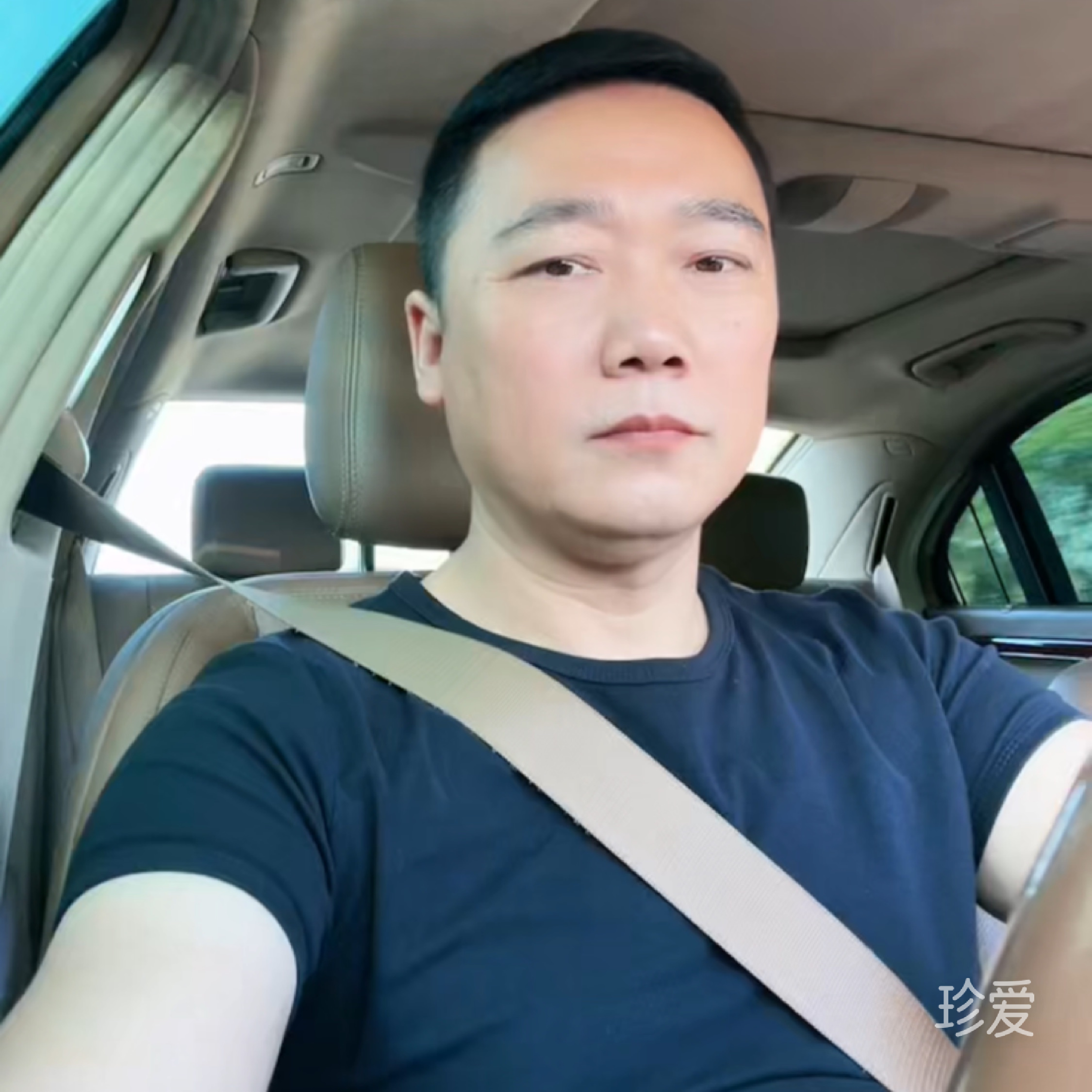 我在等你来牵手