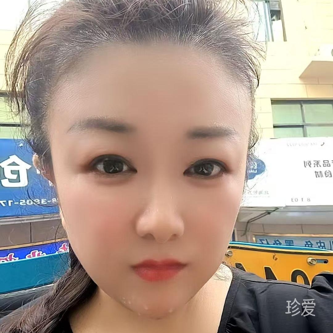 風(fēng)雨中的一顆小草