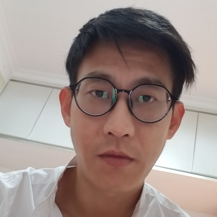 來喂二位公子吃餅