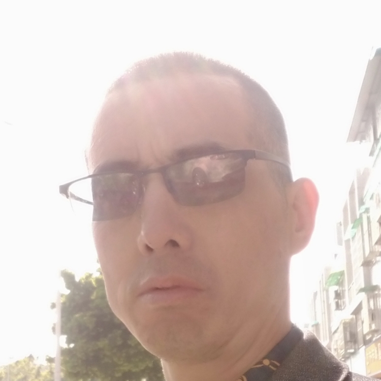 何國賓一笑解千愁