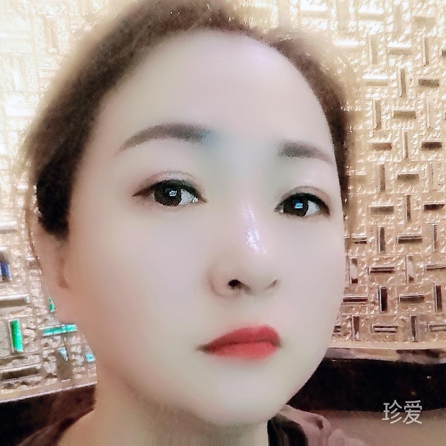 阳光下的蓝天
