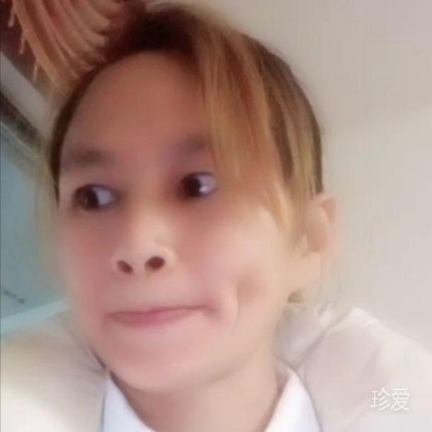 花生堆里的倉鼠