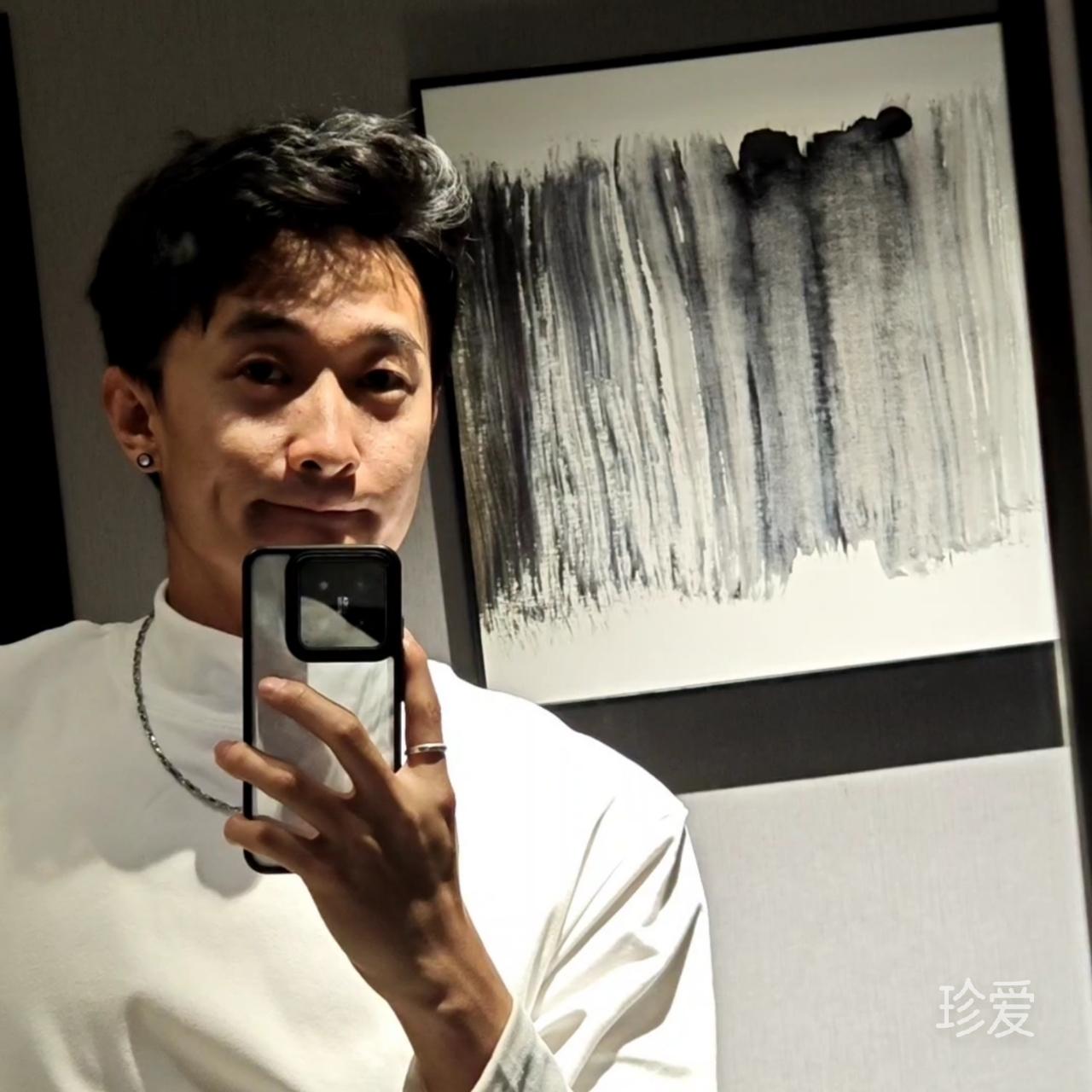 风吹白书页半章
