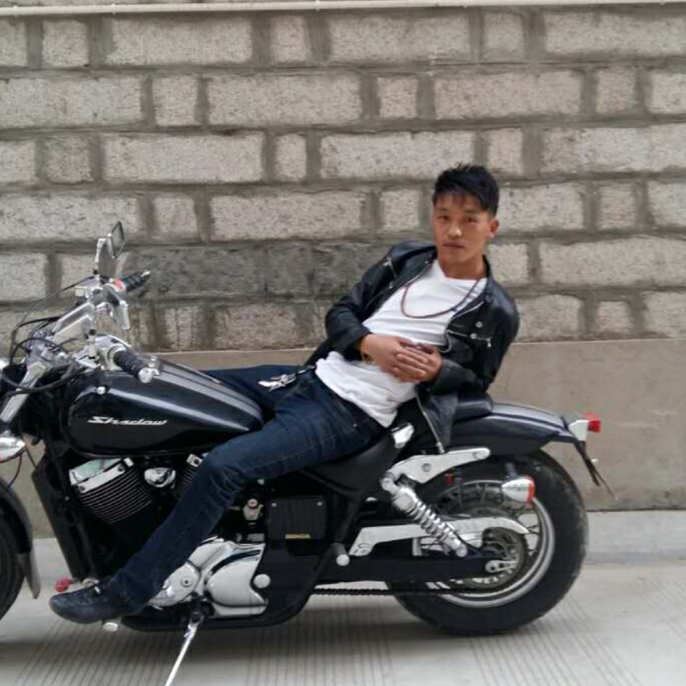 做个爱笑的大男孩