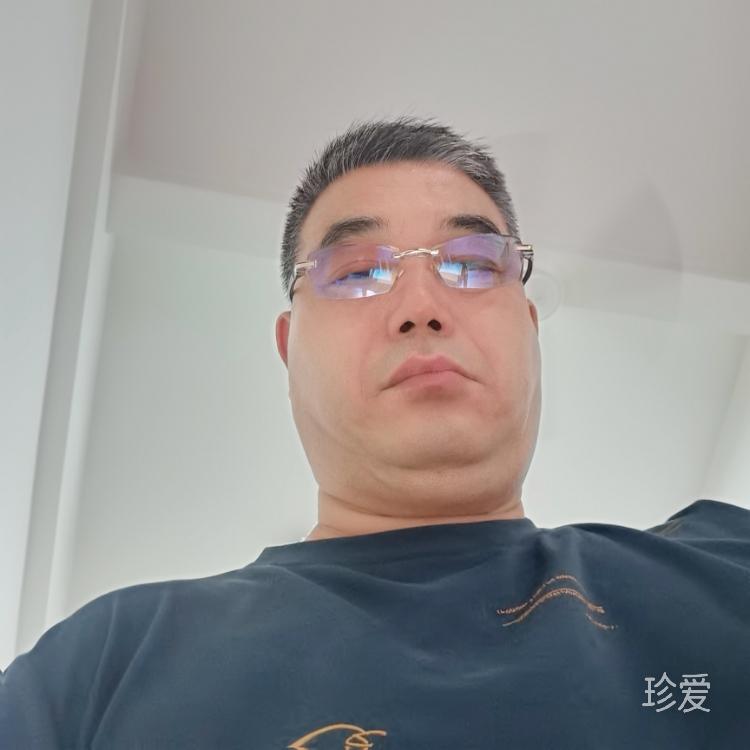 坐在山頂看日出