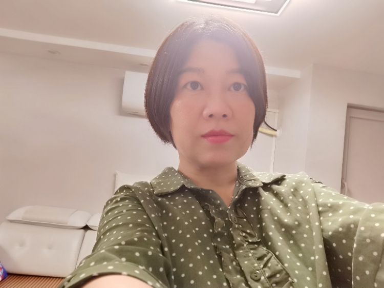依依