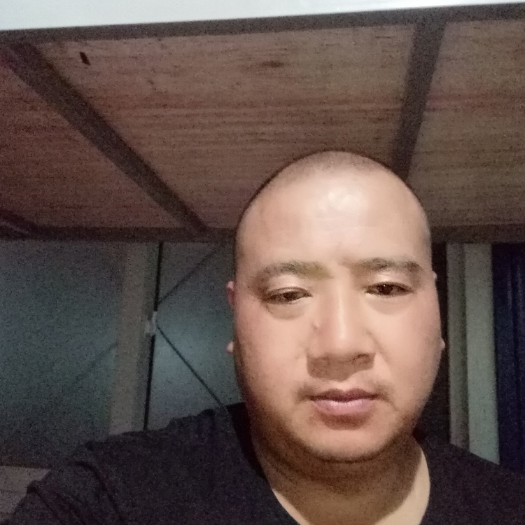 想戴戒指的男人